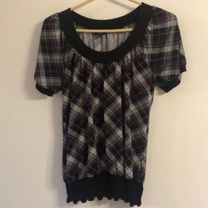 Size M petite scoop neck top
